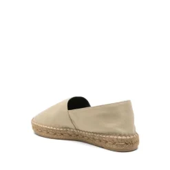 Beżowe płaskie buty z haftowanym logo