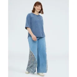 Bluza z ozdobnymi łańcuszkami