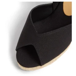 Brisa - sandały z bawełny z 9 cm koturnem.