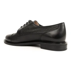 Czarne sznurowane buty