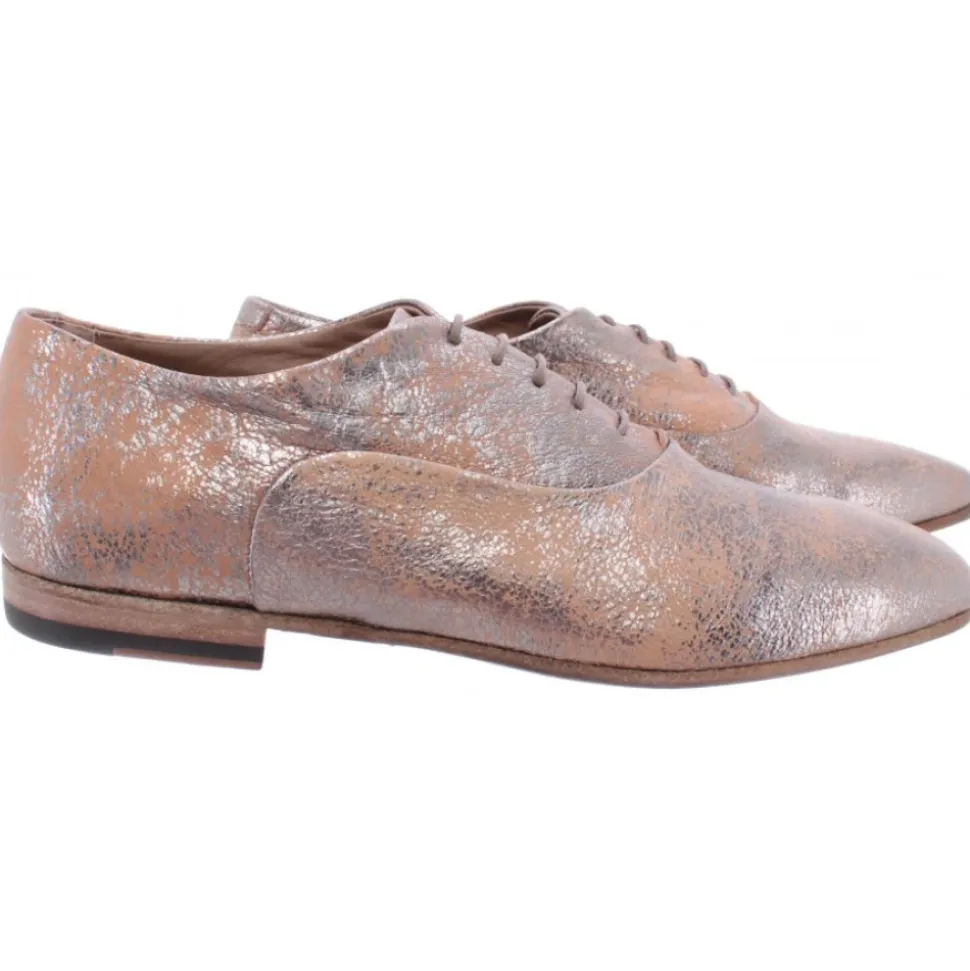 Kobiety i klasyczne buty