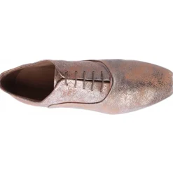 Kobiety i klasyczne buty