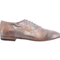 Kobiety i klasyczne buty