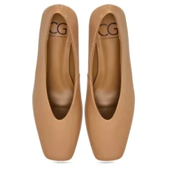 Minimalist Kitten Heels - Beige