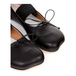 Płaskie buty z kokardą ze skóry
