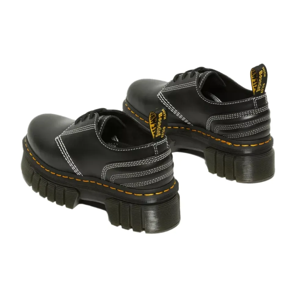 Pikowane buty na platformie