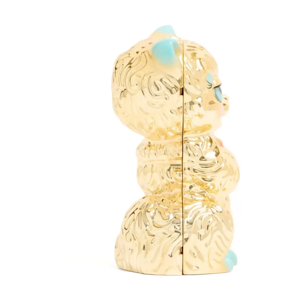 Sculpted Clutch