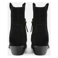 Spacer między gwiazdami buty