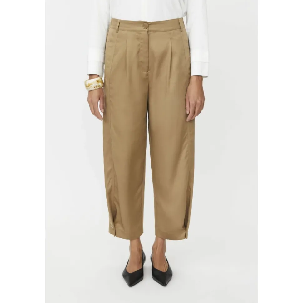 Spodnie zwężane ku dołowi