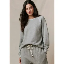 Sweatshirts & Hoodies