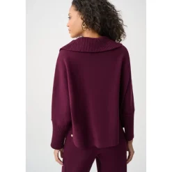 Sweter o luźnym kroju z zapięciem na guziki