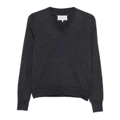 Sweter z dekoltem w serek