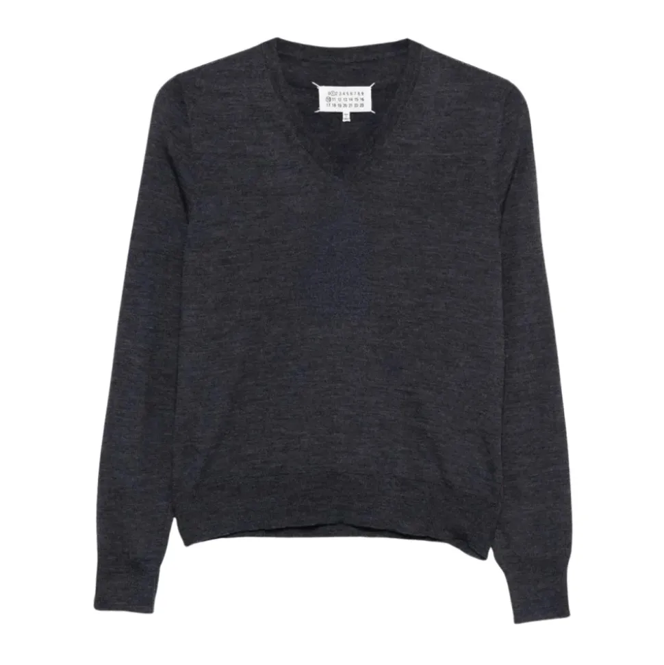 Sweter z dekoltem w serek