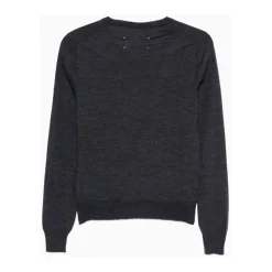Sweter z dekoltem w serek