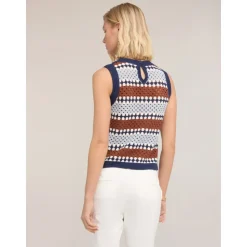 Sweter z dzianiny szydełkowej