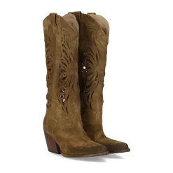 Texańskie buty zamszowe z efektem vintage i rzeźbionymi detalami