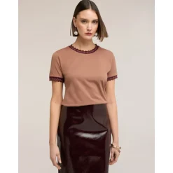 T-Shirt z Dzianinowymi Wykończeniami