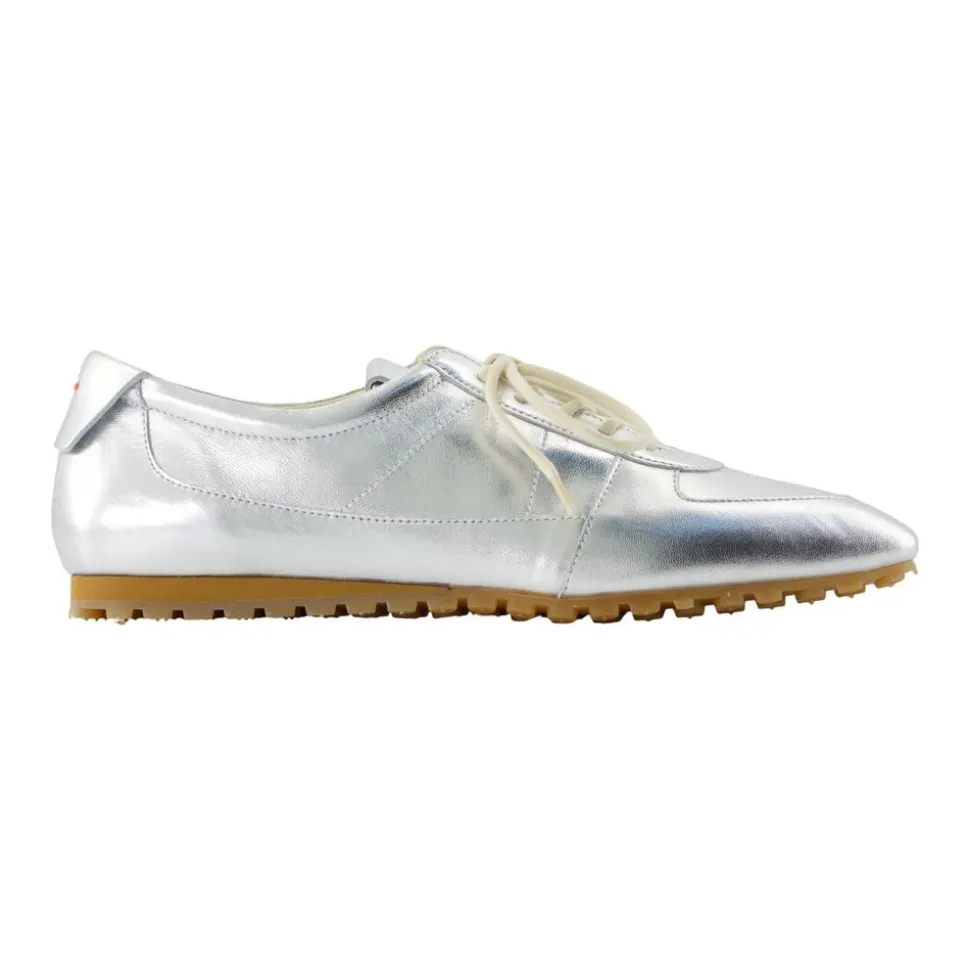 Uma Sneakers