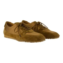 Uma Sneakers