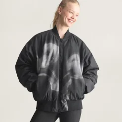 Wzorzysta kurtka bomberka z tkaniny